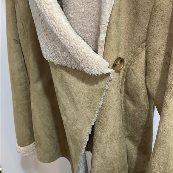 Aéropostale Faux Suede Sherpa Lined Jacket - Picture 6 of 9
